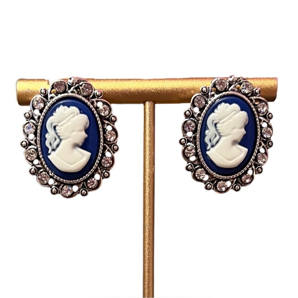 💎2/$30💎 Blue and White Cameo Rhinestone Silver Stud Earrings